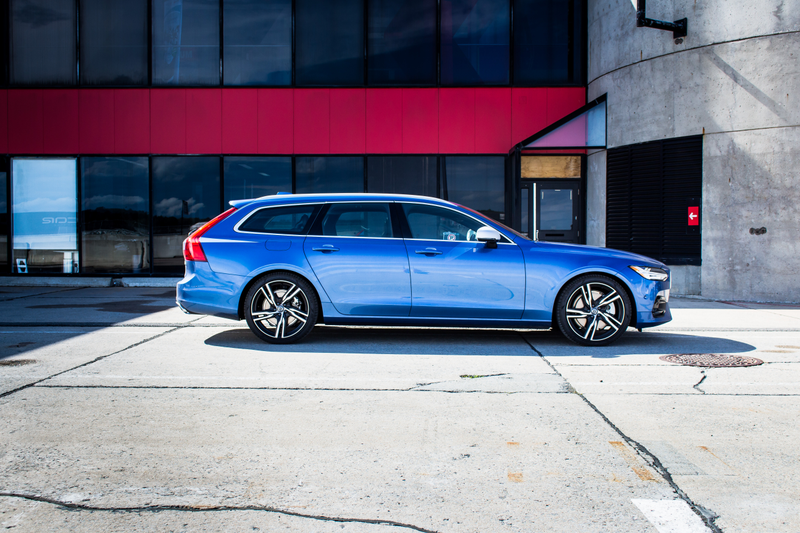 Illustration for article titled The 2017 Volvo V90 R-Design Lives Up To Its Looks